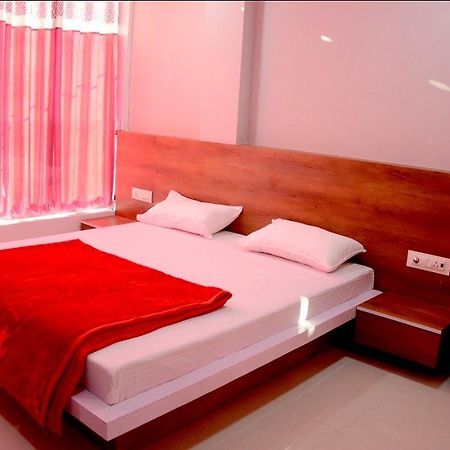 Hotel Tathastu Ujjain Zewnętrze zdjęcie