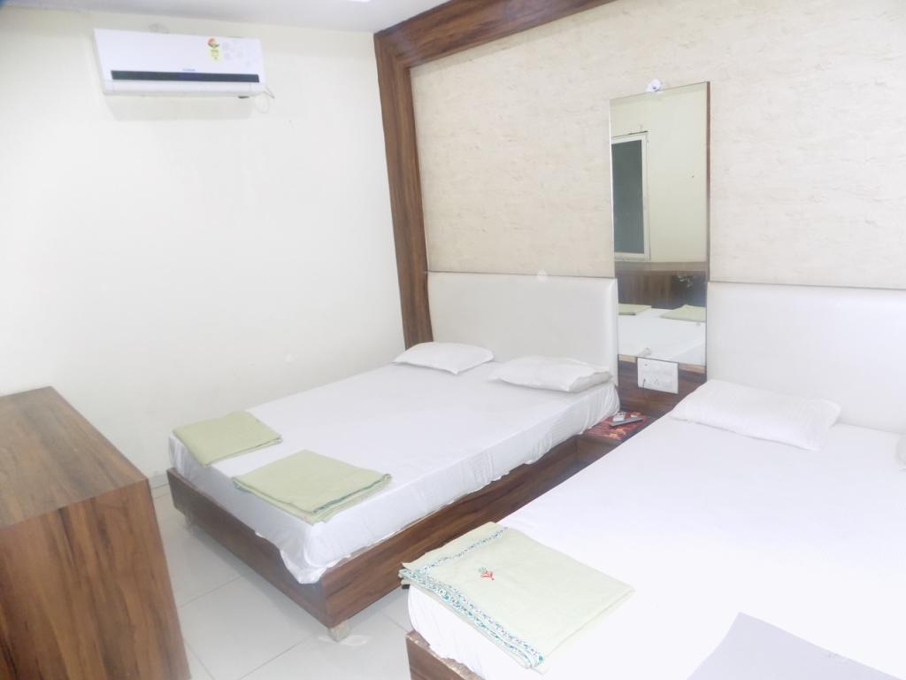 Hotel Tathastu Ujjain Zewnętrze zdjęcie