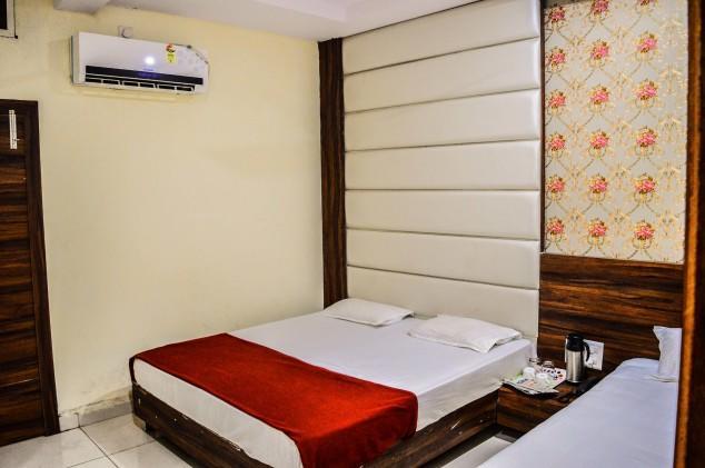Hotel Tathastu Ujjain Zewnętrze zdjęcie